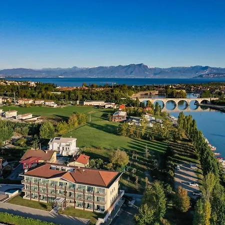 Rivus Hotel